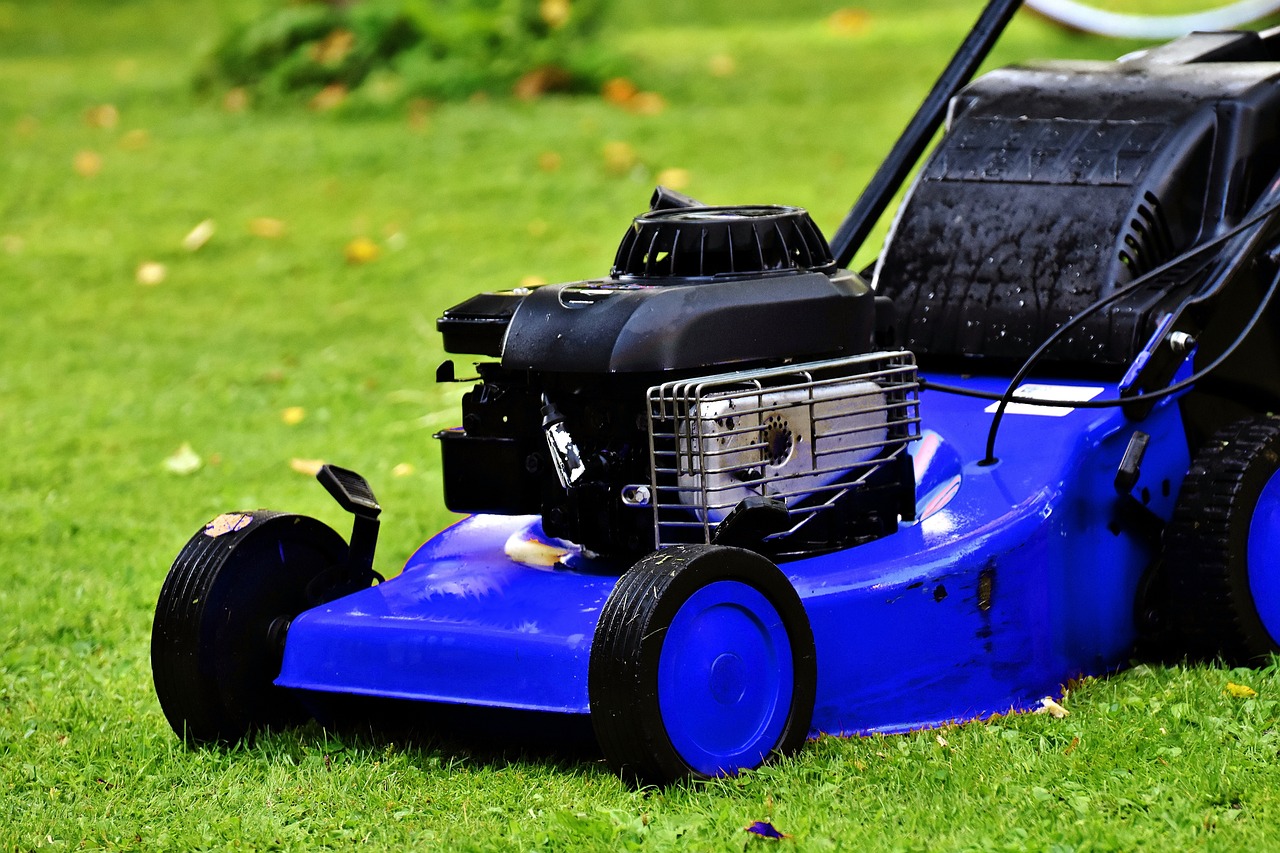 blue lawn mower 4103991 1280